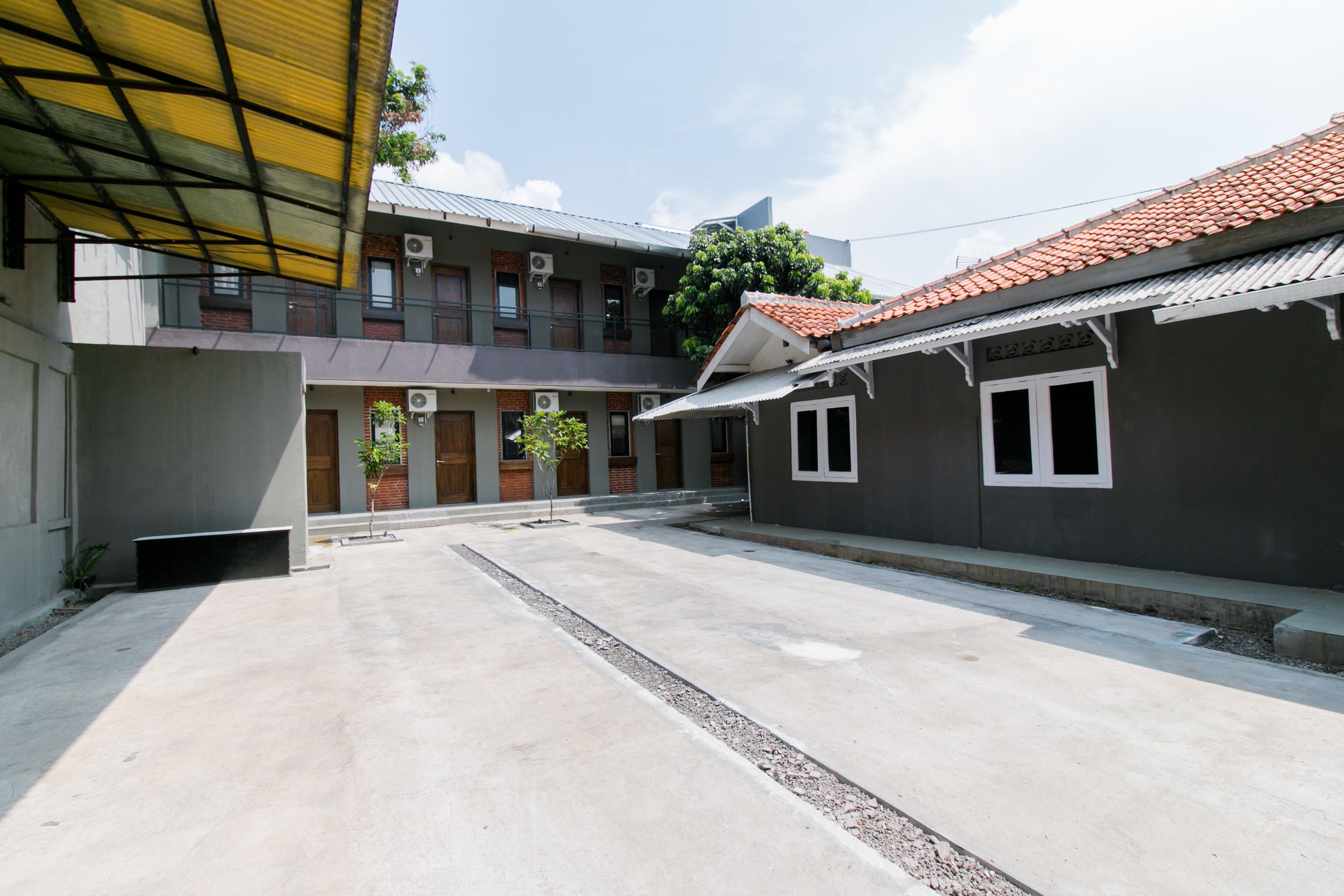 Capital O 1898 Louise Place Cianjur Buitenkant foto