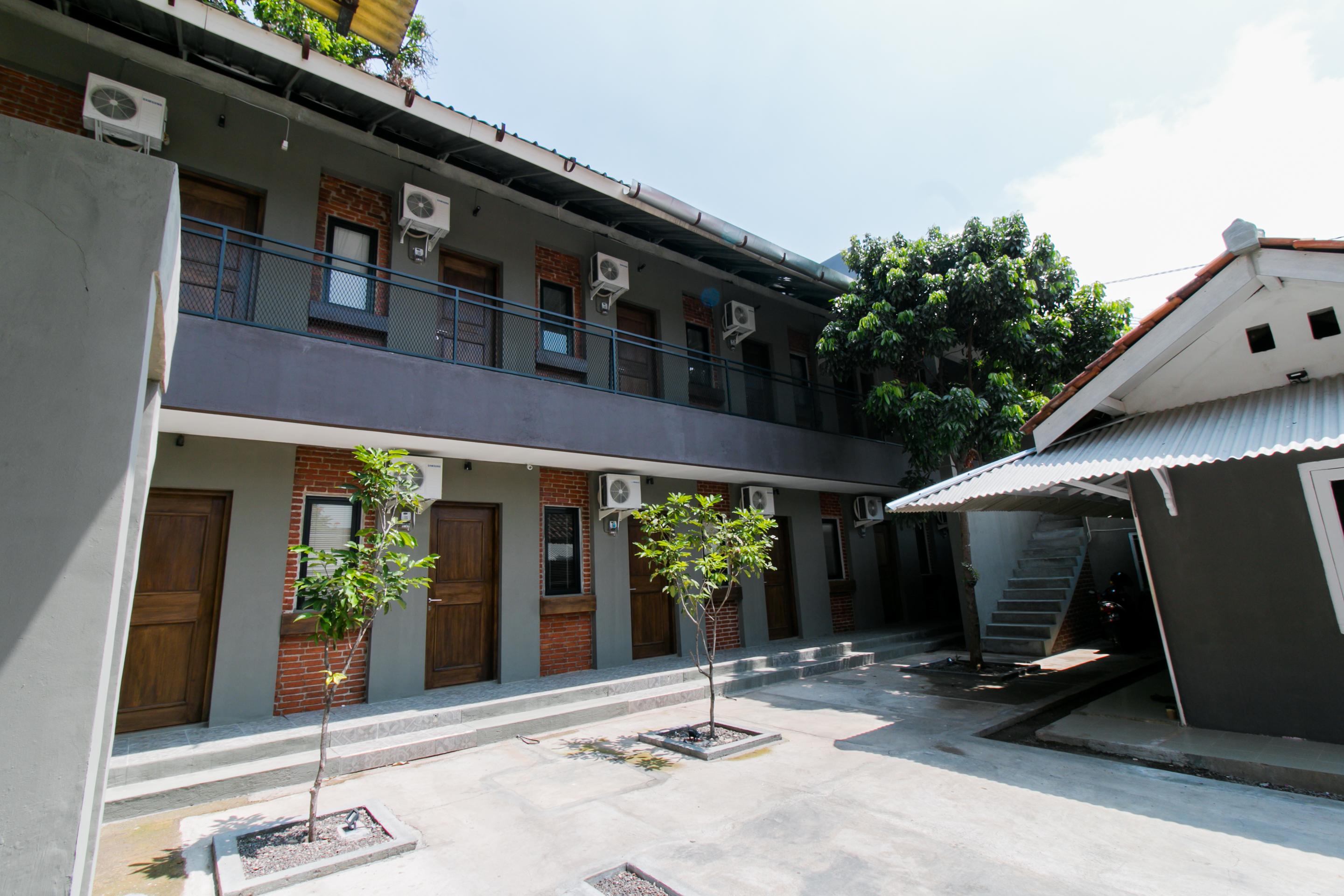 Capital O 1898 Louise Place Cianjur Buitenkant foto